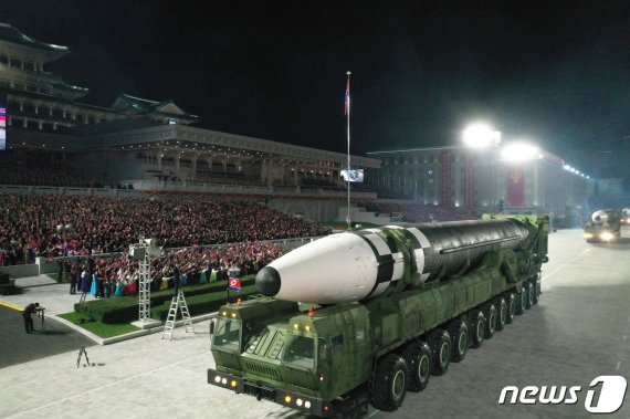 전략연 "北, 열병식 공개한 SLBM·ICBM 진품 가능성"