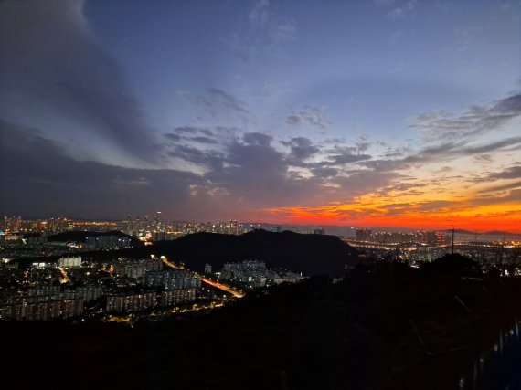 문학산에서 보라본 인천시 야경. 인천시 제공.