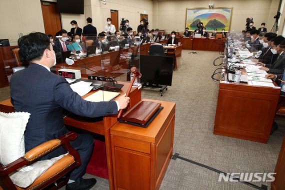 [2020 국감] 라임·옵티머스 사태 공방 치열.. 野, "옵티머스 게이트 규정"