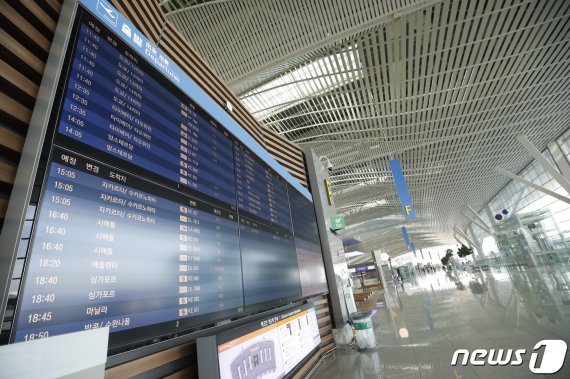 18일 인천국제공항 2터미널 출국장이 한산한 모습을 보이고 있다. 사진=뉴스1