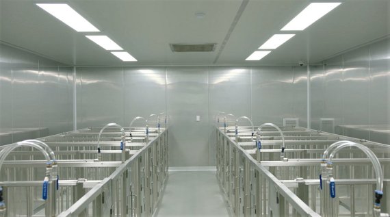 제넨바이오 형질전환센터 사육동 내 무균사육실 시설. 제넨바이오 제공