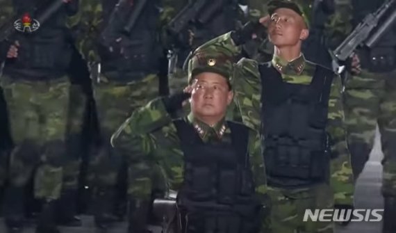 [서울=뉴시스] 지난 10일 북한 노동당 창건 75주년 기념 열병식에 등장한 김철규 상장. 2020.10.14. (사진=조선중앙TV 캡처) photo@newsis.com
