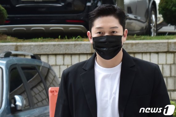 '故 구하라 협박·폭행' 최종범, 불법촬영 무죄 받은 이유 "구씨도.."