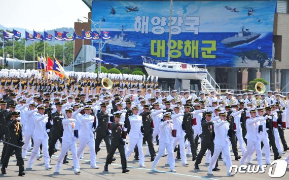 대머리는 사관학교 못들어간다.. 탈모증 불합격 기준 논란