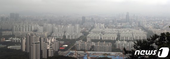 서울 전세 68주째 상승...강남구 아파트값은 18주만 하락 전환