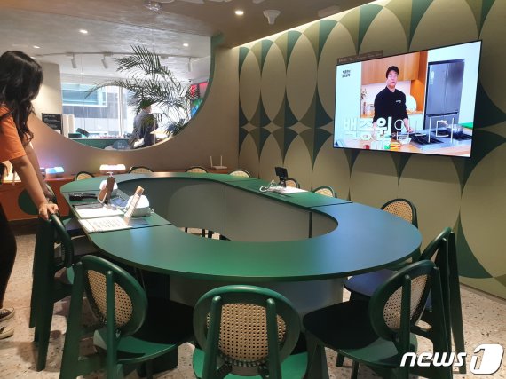 LG유플러스가 개설한 복합문화공간 '일상비일상의틈'의 5층 사물인터넷(IoT) 소모임 공간 2020.10.15 뉴스1 © News1 김승준 기자