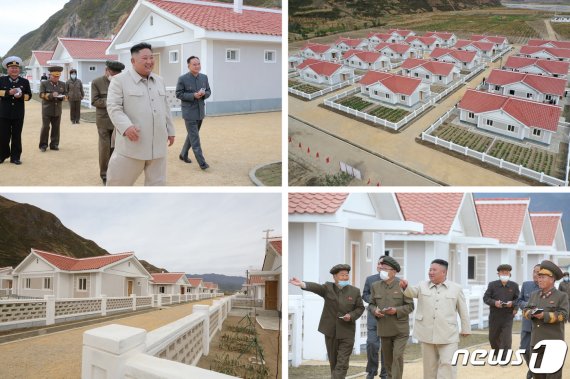 (평양 노동신문=뉴스1) = 김정은 북한 국무위원장이 함경남도 신포시와 홍원군을 비롯한 동해지구 수해복구 건설장을 방문해 수도당원사단을 독려했다고 노동당 기관지 노동신문이 15일 전했다. [국내에서만 사용가능. 재배포 금지. DB 금지. For Use Only in the Republic of Korea. Redistribution Prohibited] rodongphoto@news1.kr