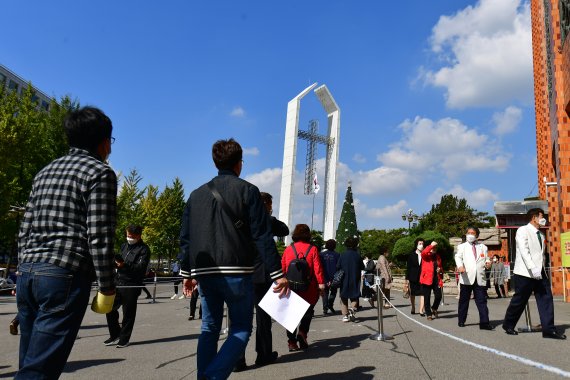 사회적 거리두기 1단계 완화 후 첫 주일