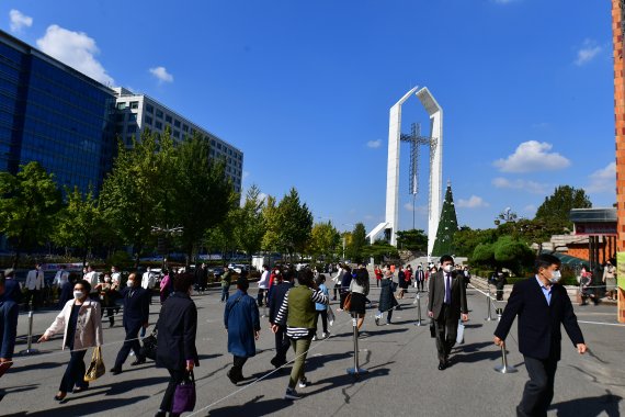 사회적 거리두기 1단계 완화 후 첫 주일