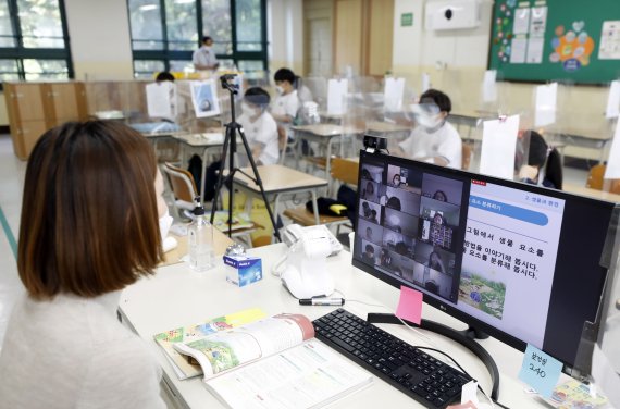 19일부터 등교수업 3분의 2로 확대… 초1은 매일 학교간다