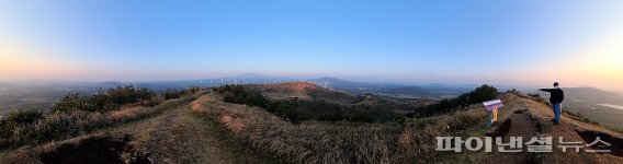 은빛 억새 '넘실'…만추에 가면 더 좋은 따라비 [fn포토]