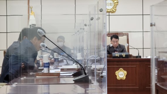 온 의장은 19일 오전 김제시의회 의원간담회에서 사퇴입장을 공식화했다.