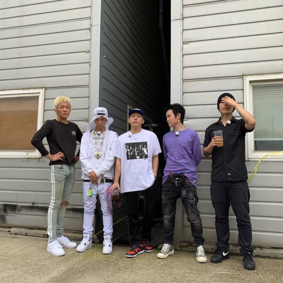 영웨스트, 루피, 나플라, 블루, 오왼(왼쪽부터)/ 사진=메킷레인 레코즈 인스타그램 © 뉴스1