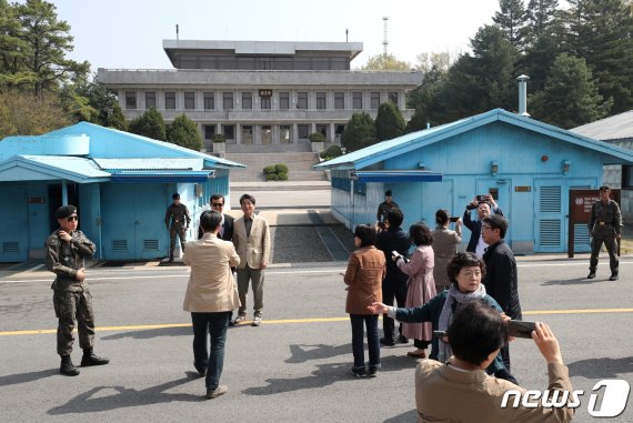 통일부 판문점 견학 재개.. 남북 경색국면에 괜찮을까