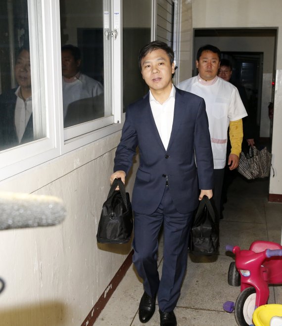 김승수 전주시장도 새벽 시간이 되면 아이들에게 도시락을 전달한다.