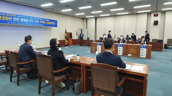 “‘동남권 관문공항’ 가덕도 가려면 경남·울산 합의부터 해야”