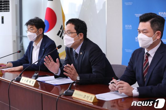 최대집 의협회장이 22일 오후 서울 용산구 대한의사협회 용산임시회관에서 열린 '독감예방접종 사망사고 관련 긴급 기자회견'에서 발언하고 있다. /사진=뉴스1