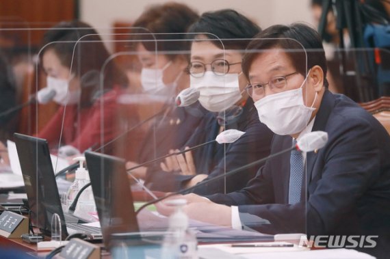 여가부 국감, 정의연·박원순 관련 증인 0명…野 "뭘 두려워하나"