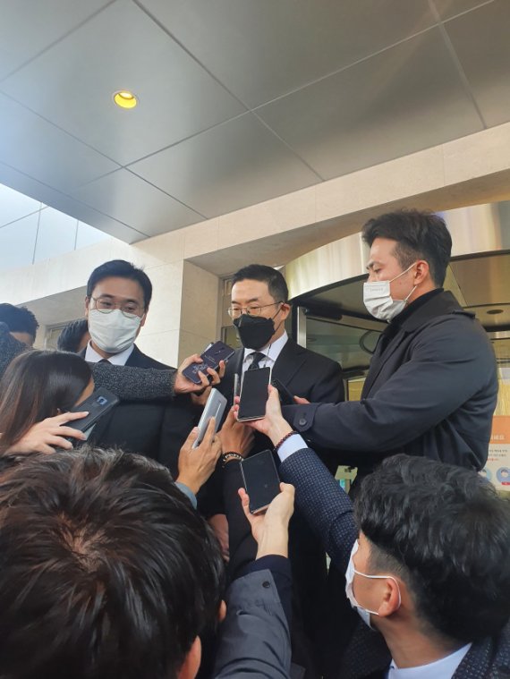 구광모 LG그룹 회장이 27일 삼성서울병원에 마련된 고 이건희 삼성 회장의 빈소를 찾았다. 사진=김서원 기자