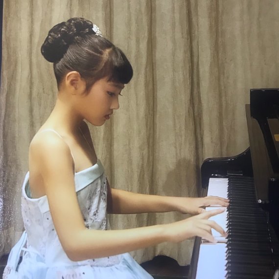 김혜진씨는 피아노 솜씨도 수준급이다. 초등학생 당시 피아노 대회에서 ./사진=김혜진씨 제공
