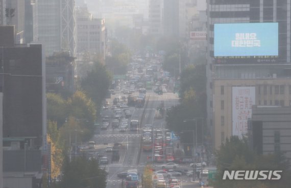 서울 종로구 일대 모습이 뿌옇게 보이고 있다 /사진=뉴시스화