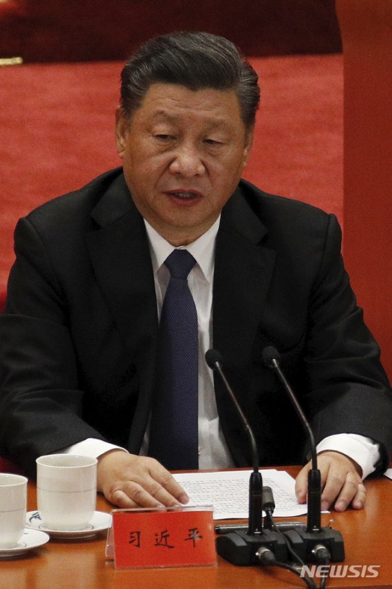 [베이징=AP/뉴시스] 23일 중국 베이징 인민대회당에서 개최된 '항미원조(抗美援朝·중국이 6·25전쟁을 지칭하는 명칭)‘ 70주년 기념행사에서 시진핑 국가주석이 연설하고 있다. 2020.10.23 /사진=뉴시스