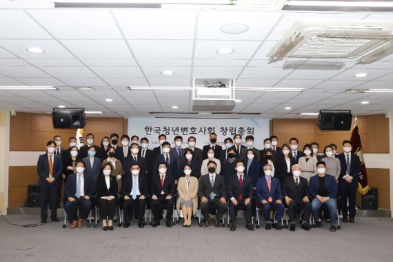 한국청년변호사회는 지난 22일 서울 강남구 대한변호사협회 회관에서 청년변호사회 창립총회를 열었다