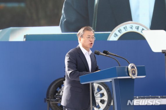 [속보] 文대통령 "2027년 세계 최초 레벨4?수준 자율주행차 상용화"