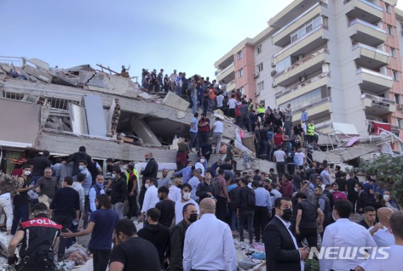 터키 강타한 규모 7.0 지진…12명 사망 419명 부상(종합2보)