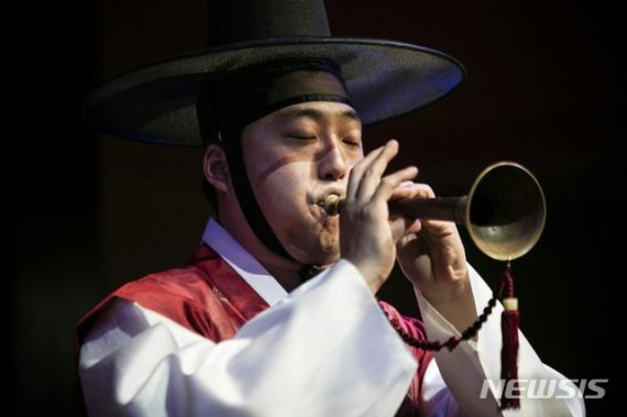 태평소 연주하는 이정훈 (사진=문경문화예술회관 제공)