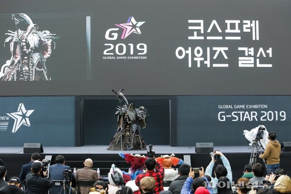 지난해 열린 지스타 2019 코스프레 어워즈 모습. 지스타조직위원회 제공