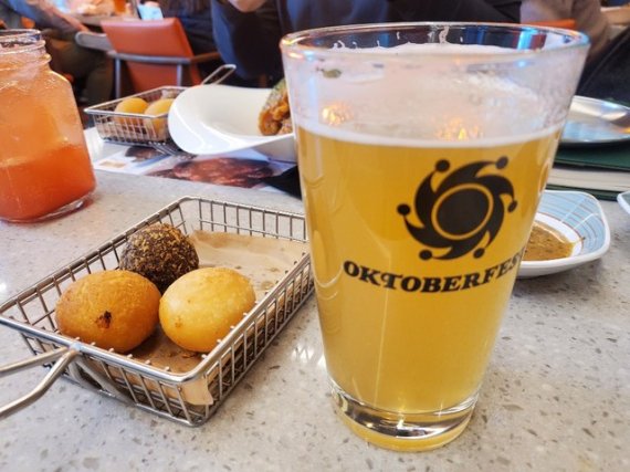 치즈볼 3종과 BBQ 지피에이