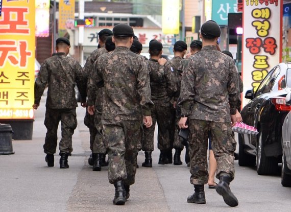 4일 강원도는 인제·화천 등 강원북부 평화지역 군장병 우대업소 육성·인센티브 지원사업이 확대 추진된다 고 밝혔다. 사진=화천군 제공