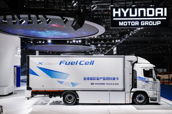 제3회 중국 국제 수입박람회에 선보인 현대차 수소전기트럭 엑시언트