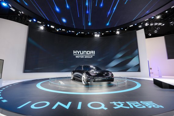 현대차 전기차 브랜드 아이오닉의 중국명인 아이니커 발표와 함께 공개된 EV 콘셉트카 프로페시