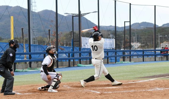 광주일고 윤도현 110m 쐐기포..개성고 9-2로 눌러