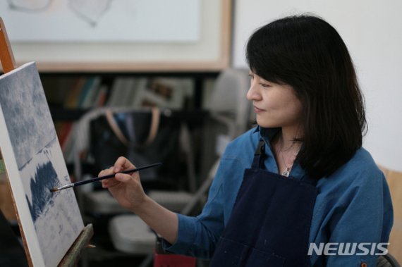 [서울=뉴시스]◇장석영 작가 ▶개인전 5회 및 단체전 다수 ▶수상: 2018 New Thinking New Art 청년작가 공모 2017 경기 고양문화재단 고양아티스트 365 공모, 2017 가톨릭 미술 국제공모(사진=MANIF 제공)2020.11.06 photo@newsis.com