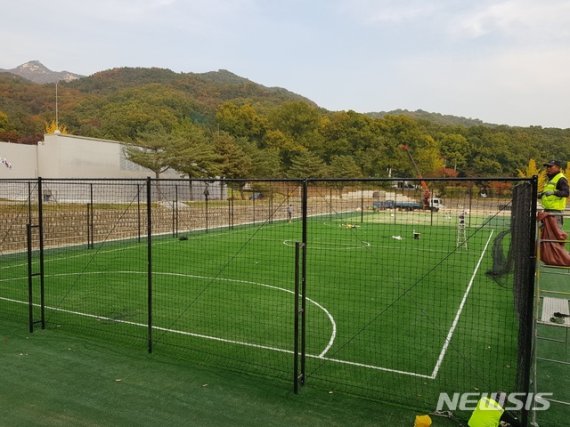 일반시민도 이용 가능한 축구장 전경.