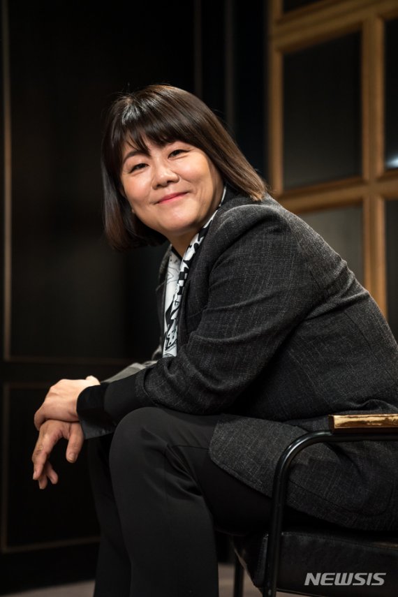 [서울=뉴시스]배우 이정은. (사진=워너브러더스 코리아㈜ 제공) 2020.11.09. photo@newsis.com