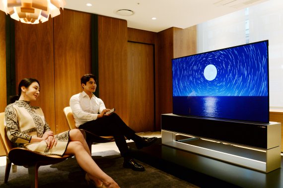 "LG 롤러블TV, 프리미엄 라이프스타일 편집매장서 체험하세요 ...