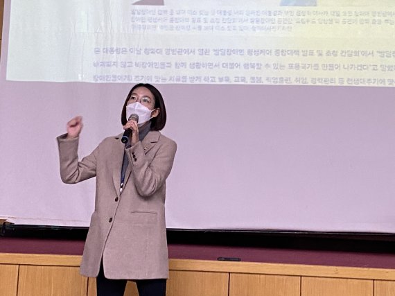 장 의원은 청년들이 정치에 참여하는 것은 사회변화의 강력한 의미라고 했다.