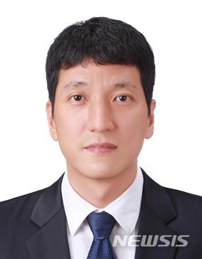 [전주=뉴시스]윤난슬 기자 = 전북대학교 이홍석 교수(물리학과).(사진=전북대 제공)