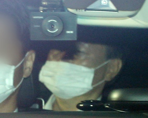 윤석열 검찰총장이 11일 오전 서울 서초구 대검찰청으로 출근하고 있다. 뉴시스