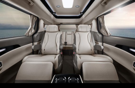 카니발 하이리무진 실내