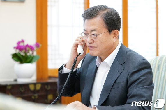 문대통령-바이든 통화…"한국은 린치핀" 북핵문제 협력 '한뜻'