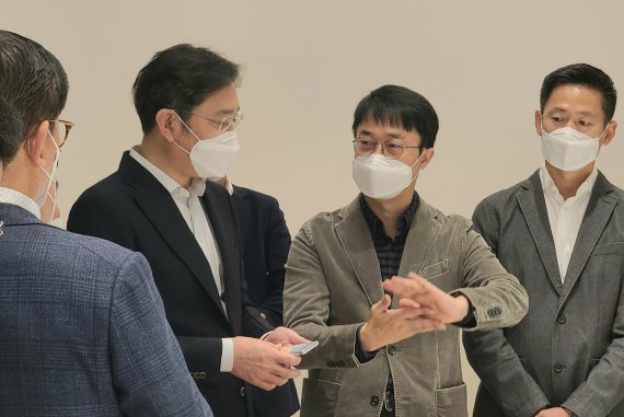 이재용, 첫 경영행보 '디자인'..미래 대비 경영 고삐 죈다