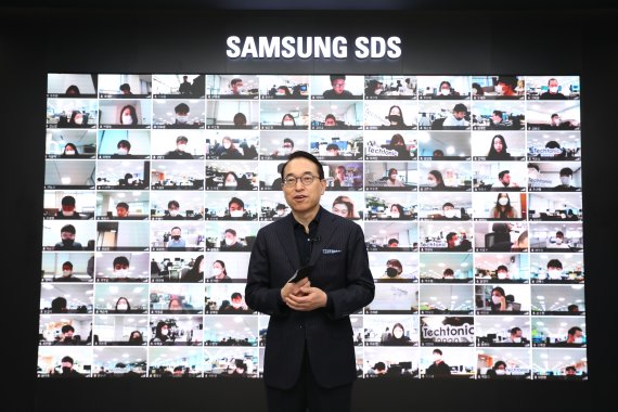 삼성SDS 홍원표 대표이사가 12일 온라인 생중계된 테크토닉 2020에서 환영사를 하고 있다. 삼성SDS 제공