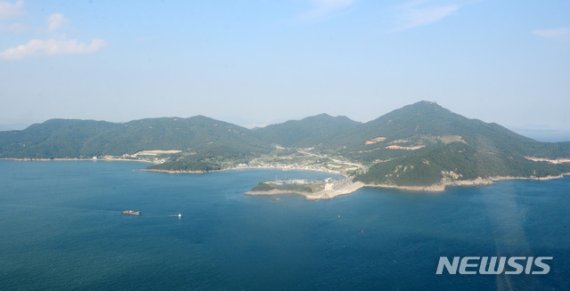 국무총리실 산하 김해신공항 검증위원회가 17일 김해신공항 기본계획 검증 결과를 발표했다. 사진은 2013년 9월 23일 촬영된 부산 강서구 가덕도의 모습