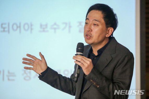 더불어민주당을 탈당한 금태섭 전 의원이 18일 서울 여의도 국회 의원회관에서 열린 국민의힘 초선의원 모임에서 강연하고 있다. (공동취재사진)