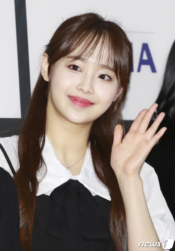 이달의 소녀 츄가 8일 오후 서울 장충동 신라호텔에서 열린 '2020 브랜드 고객충성도 대상' 시상식에 참석해 포즈를 취하고 있다. 2020.6.8/뉴스1 © News1 권현진 기자